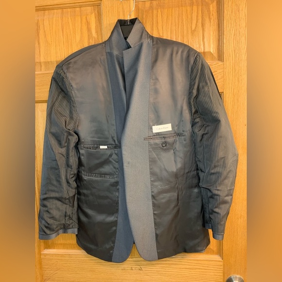 Calvin Klein Men's Sport Coat Blazer Two Button Gray Herringbone Poly Blend 40S - Picture 3 of 8